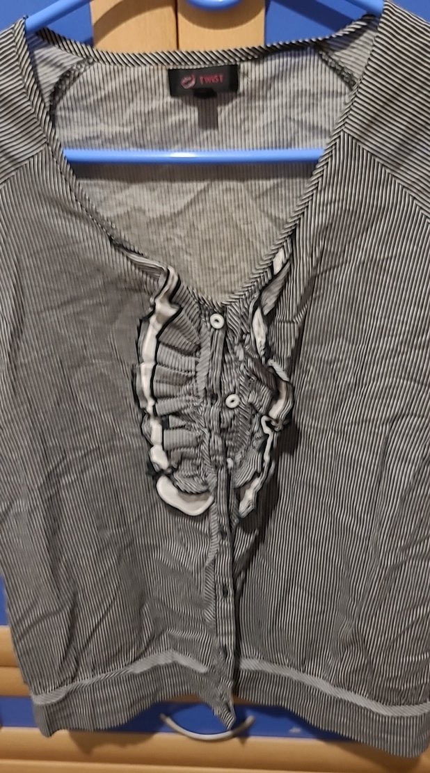 Düğmeli V Yaka Gri Denim Kadın Tişört - Görsel 3