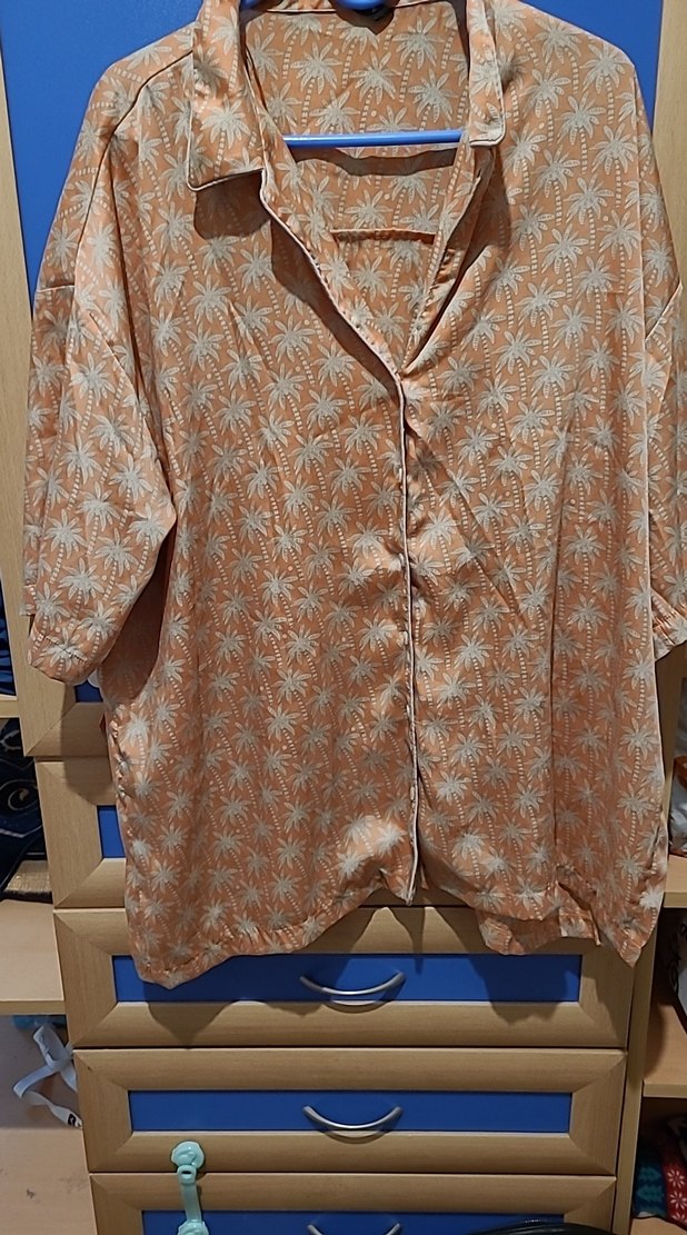 V Yaka Düğmeli Gevşek Kesim Bej Gömlek - Görsel 2