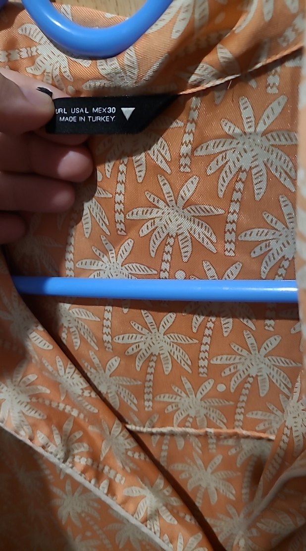 V Yaka Düğmeli Gevşek Kesim Bej Gömlek - Görsel 3