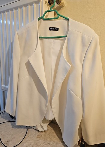 Bonila Beyaz Düğmeli Kolsuz Blazer - Görsel 3
