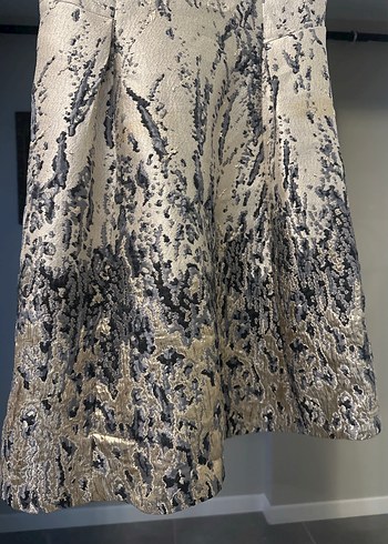 Yılan Desenli V Yaka Kolsuz Midi Elbise - Görsel 3