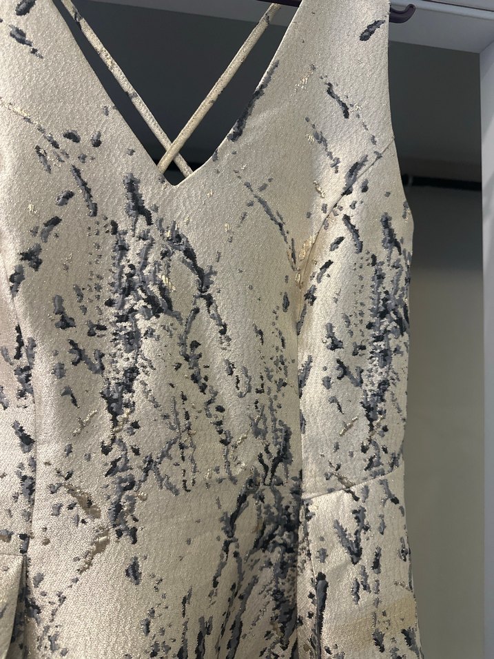 Yılan Desenli V Yaka Kolsuz Midi Elbise - Görsel 4