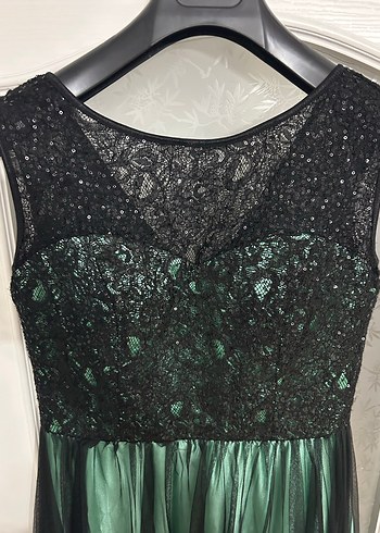 Yeşil Uzun Abiye Elbise Siyah Dantel Detaylı - Görsel 2