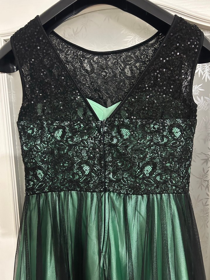 Yeşil Uzun Abiye Elbise Siyah Dantel Detaylı - Görsel 3