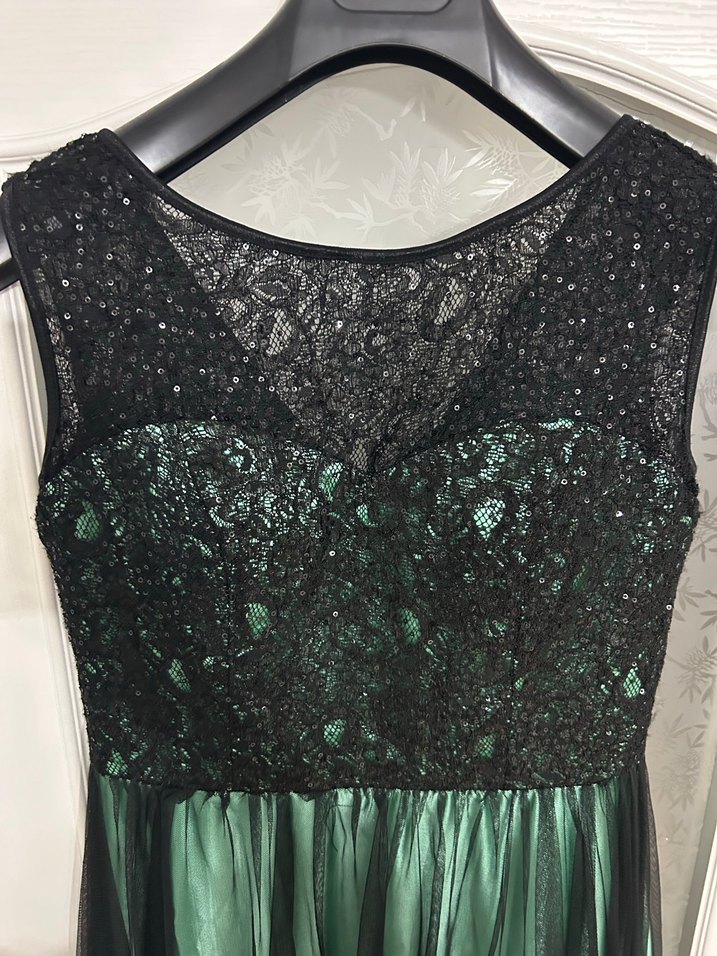 Yeşil Uzun Abiye Elbise Siyah Dantel Detaylı - Görsel 2