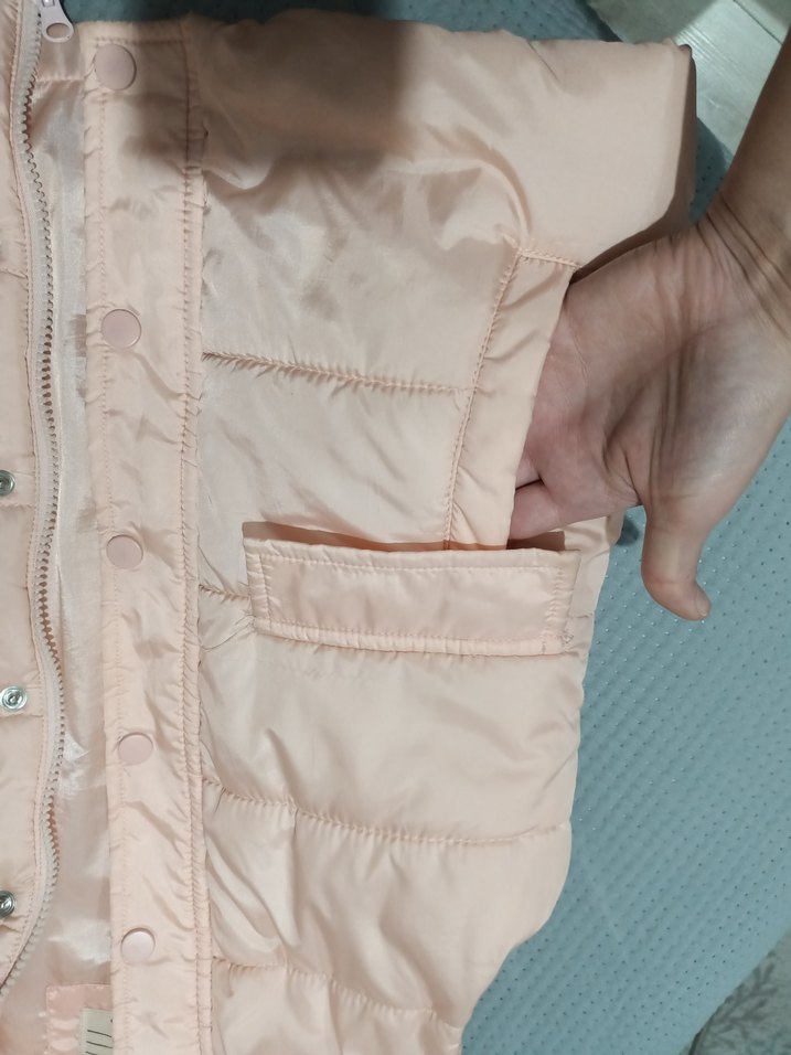 Kız Çocuk Kapüşonlu Düğmeli Pembe Yelek - Görsel 4