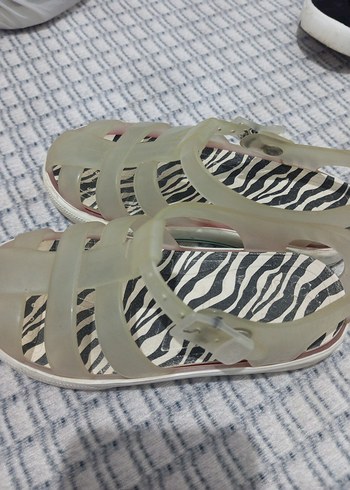 Kız Çocuk Bej Zebra Desenli Tokalı Terlik - Görsel 2