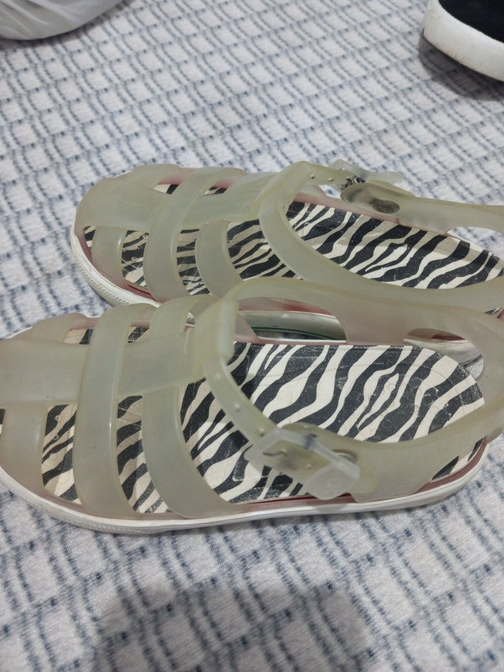 Kız Çocuk Bej Zebra Desenli Tokalı Terlik - Görsel 2