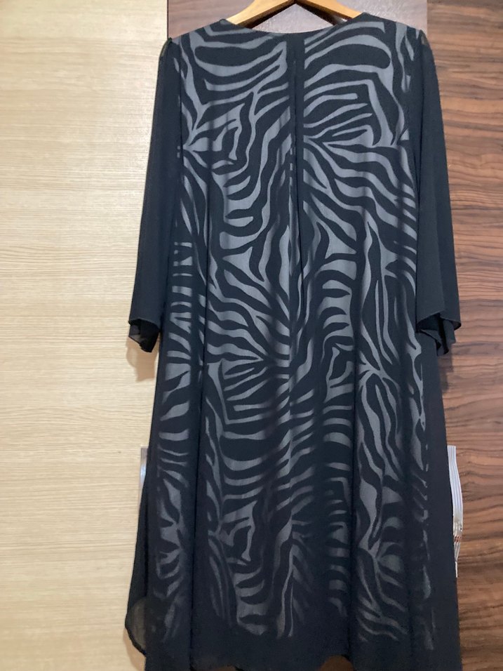 Zebra Desenli Zincir Detaylı Siyah Uzun Elbise - Görsel 4