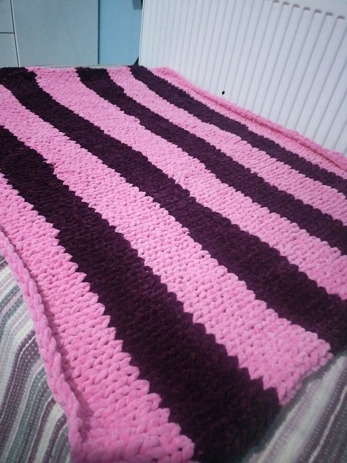 Koyu Pembe Çizgili Örgü Çocuk Battaniyesi - Görsel 2