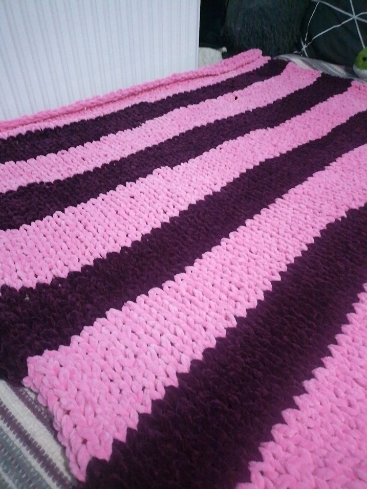 Koyu Pembe Çizgili Örgü Çocuk Battaniyesi - Görsel 3