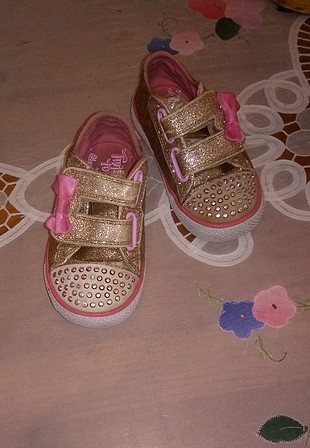 Skechers orginal 23.5 no 22 ve 23 e de oluyor