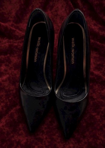 Siyah Klasik Topuklu Ayakkabı ~ Şık & Rahat - Görsel 2