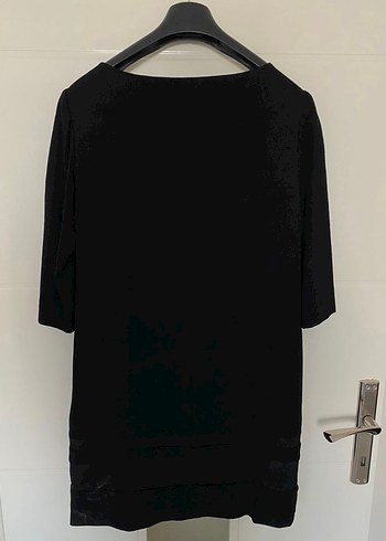 Siyah eteği detaylı elbise - Görsel 3