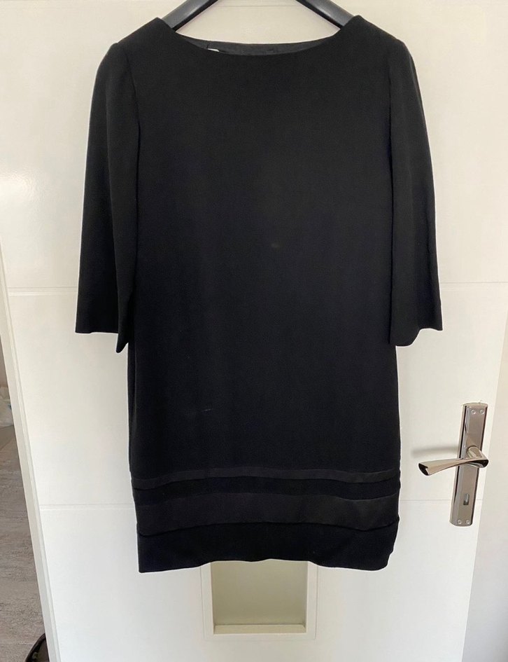 Siyah eteği detaylı elbise - Görsel 2