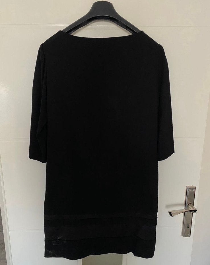 Siyah eteği detaylı elbise - Görsel 3