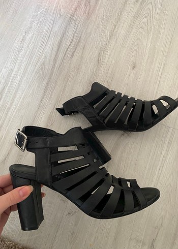 Siyah Kafes model Topuklu Kadın - Görsel 3