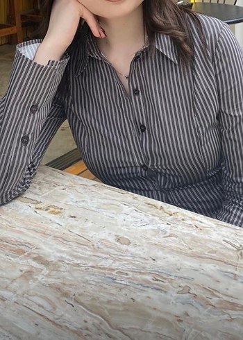 Bershka çan kollu vücuda oturan gömlek - Görsel 2