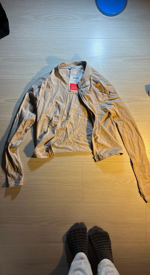 LC Waikiki dik yaka fermuarlı kısa sweatshirt - Görsel 2