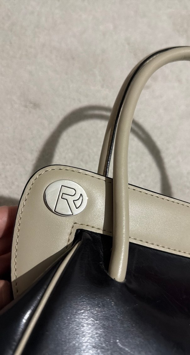 Rochas Bej ve Gri Deri Tokalı Kadın Çanta - Görsel 3