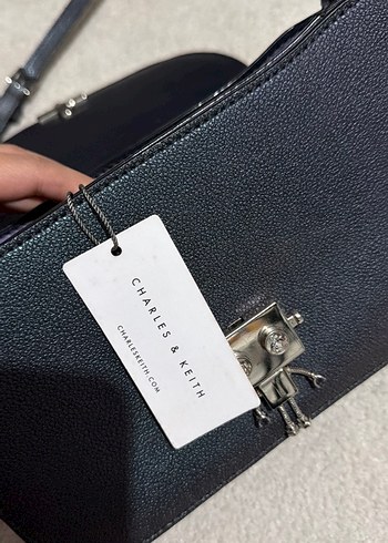 Kemer Tokalı parlak Deri Kadın Çanta - Görsel 2