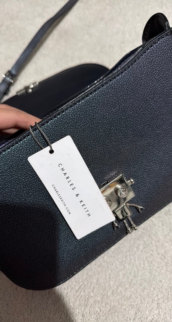 Kemer Tokalı parlak Deri Kadın Çanta - Görsel 2