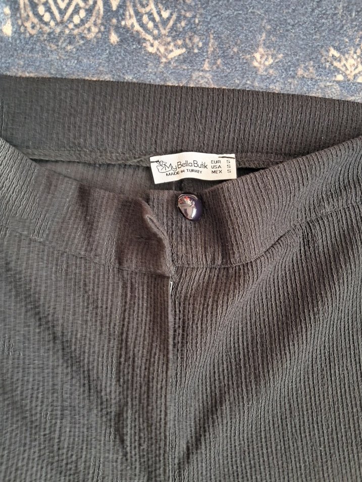 Siyah Pilili Kadın Kumaş Pantolon - Görsel 3