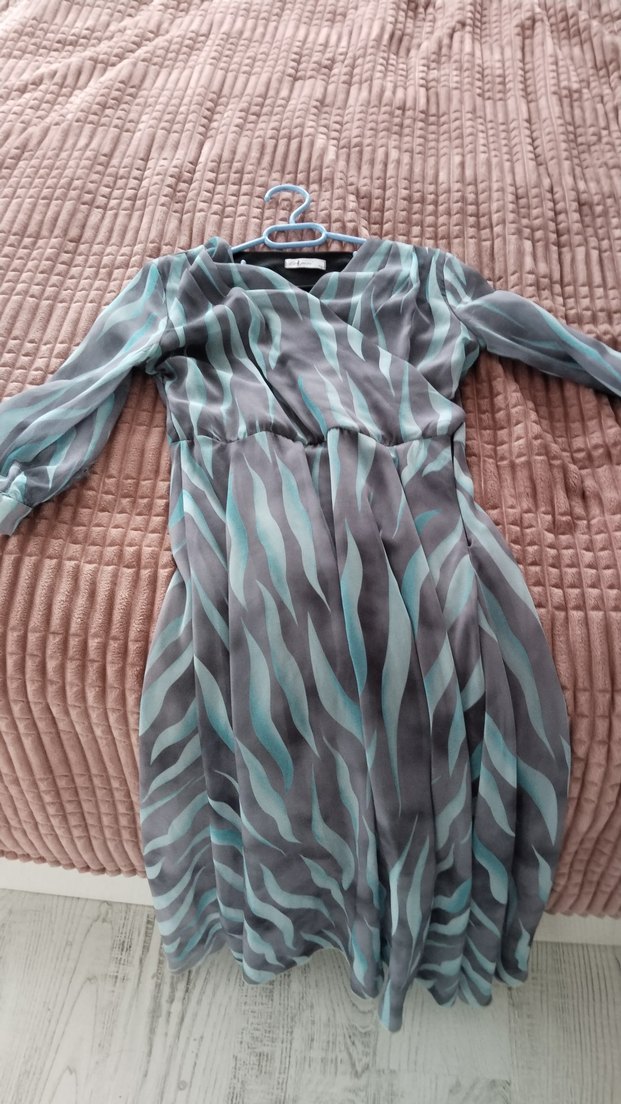 V Yaka Gri Bağcıklı Uzun Elbise - Görsel 2