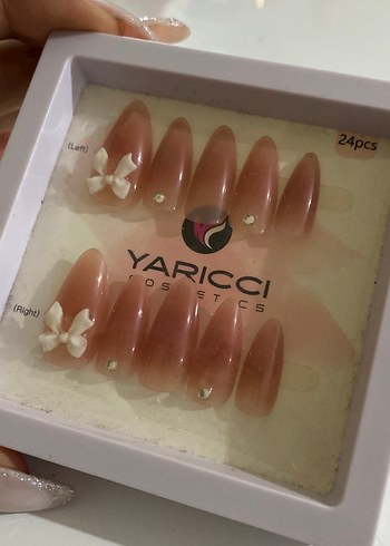 Bej Renkli 3D Fiyonklu Takma Tırnak - Görsel 2