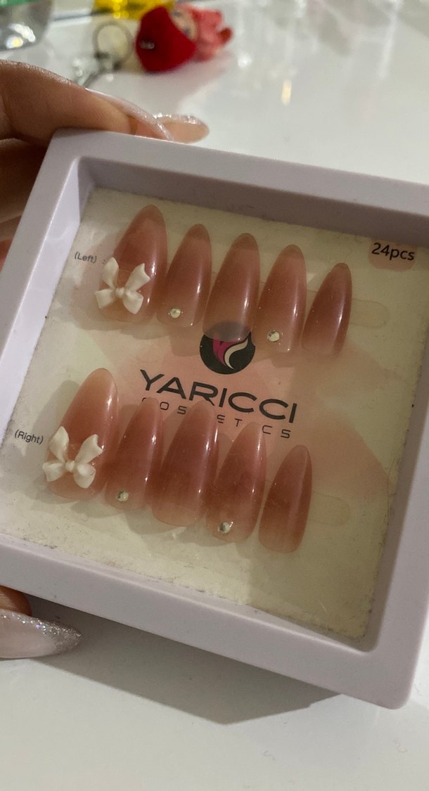 Bej Renkli 3D Fiyonklu Takma Tırnak - Görsel 2