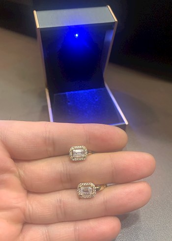 14K Altın Baget J Küpe - Görsel 3