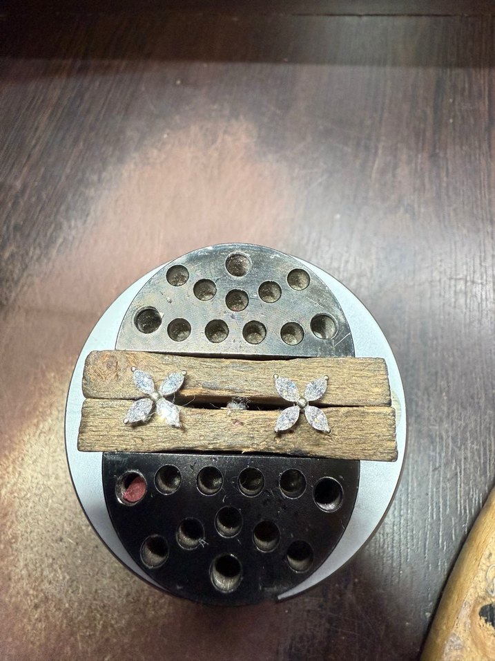 14K Altın Markiz Taşlı 4 Yaprak Küpe - Görsel 2