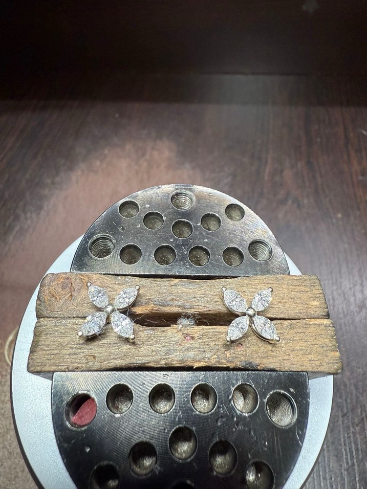 14K Altın Markiz Taşlı 4 Yaprak Küpe - Görsel 3