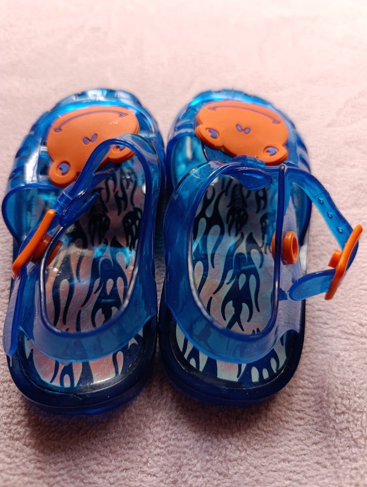 Gölgelikli bebek simidi ve deniz ayakkabısı - Görsel 5