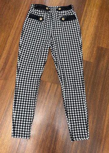 Diğer Sikligin Ve Rahatligin Bulustugu Siyah Beyaz Houndstooth Tayt