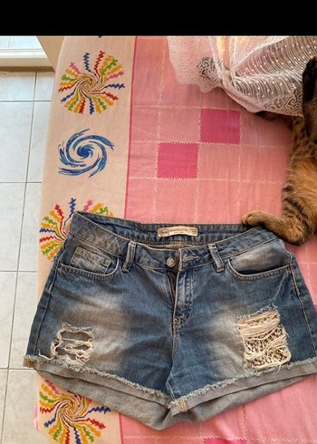 Batik Desenli Kadın Mini Denim Şort - Görsel 2