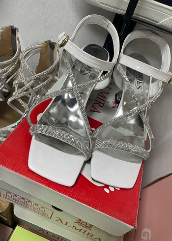 Beyaz Tokalı Yüksek Topuklu Kadın Abiye Ayakkabı - Görsel 3