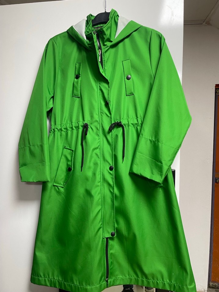 Parlak Yeşil Kadın Uzun Yağmurluk - Görsel 2