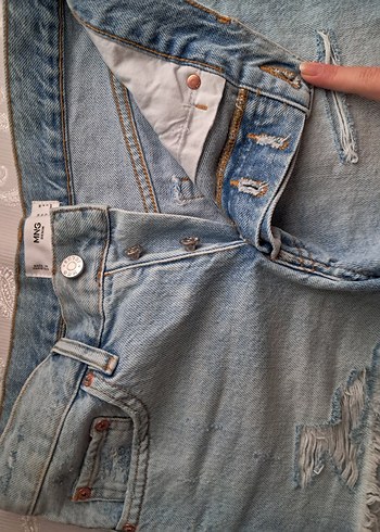 Mango Düğmeli Bol Kesim Mini Kot Şort - Görsel 3