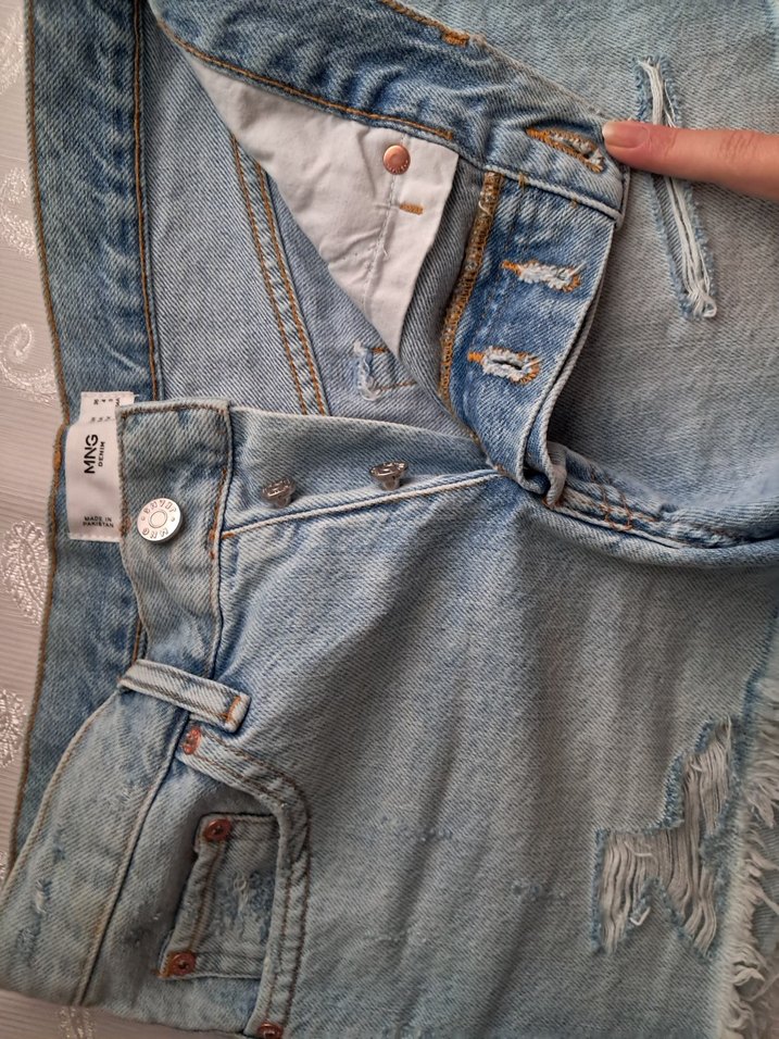 Mango Düğmeli Bol Kesim Mini Kot Şort - Görsel 3