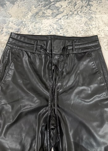 Siyah Deri Kemerli Rahat Kesim Kadın Pantolon - Görsel 2