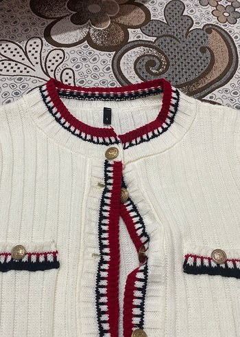 Nakışlı Beyaz Triko Kadın Hırka - Görsel 2