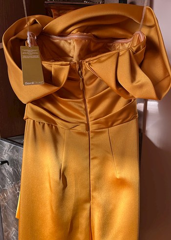 Uzun Drapeli Straplez Altın Renkli Abiye Elbise - Görsel 5