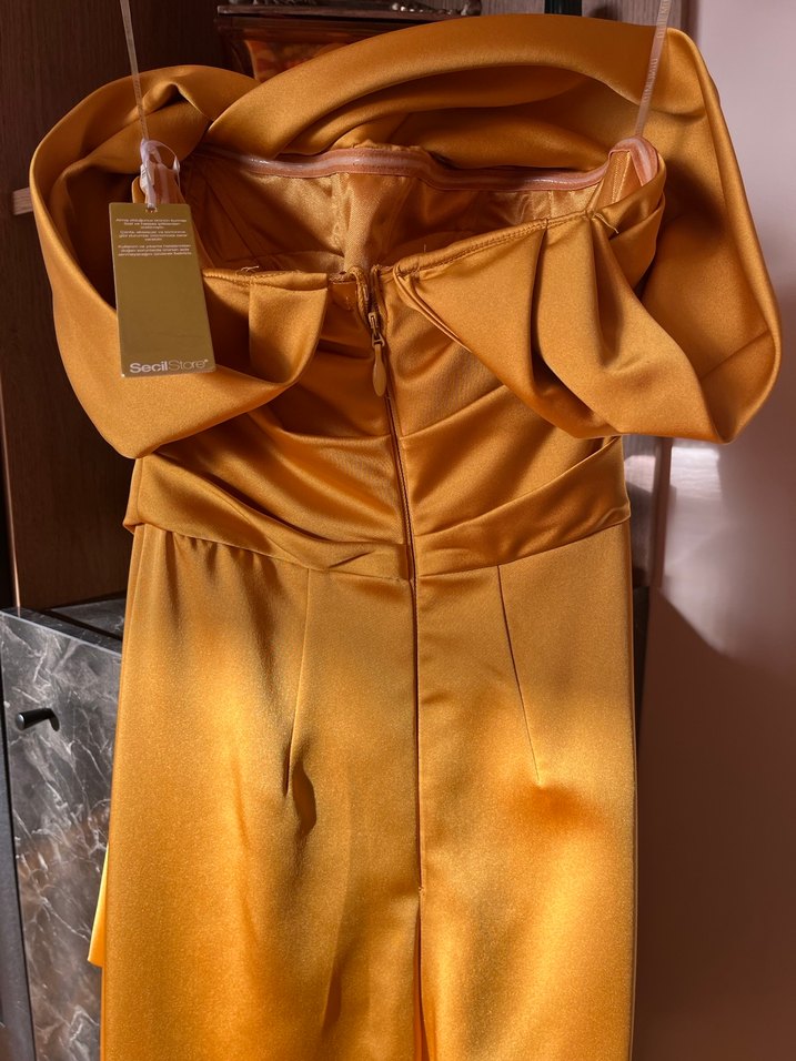 Uzun Drapeli Straplez Altın Renkli Abiye Elbise - Görsel 5