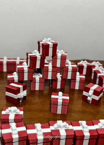 Kırmızı Beyaz Kurdeleli Hediyelik Kutular - Görsel 3