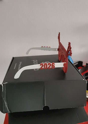 Yeni yıl 2026 Kırmızı Avant-Garde kadın erkek gözlüğü - Görsel 4