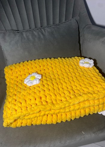 Sarı Nakışlı Örgü Çocuk Battaniyesi - Görsel 3