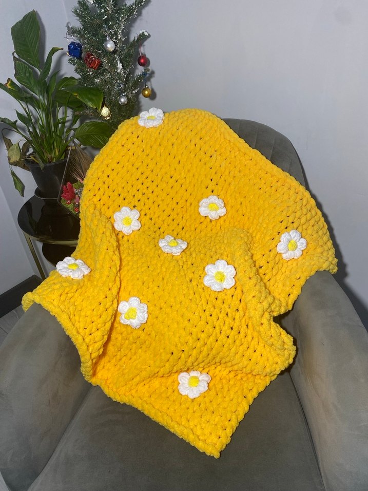 Sarı Nakışlı Örgü Çocuk Battaniyesi - Görsel 2