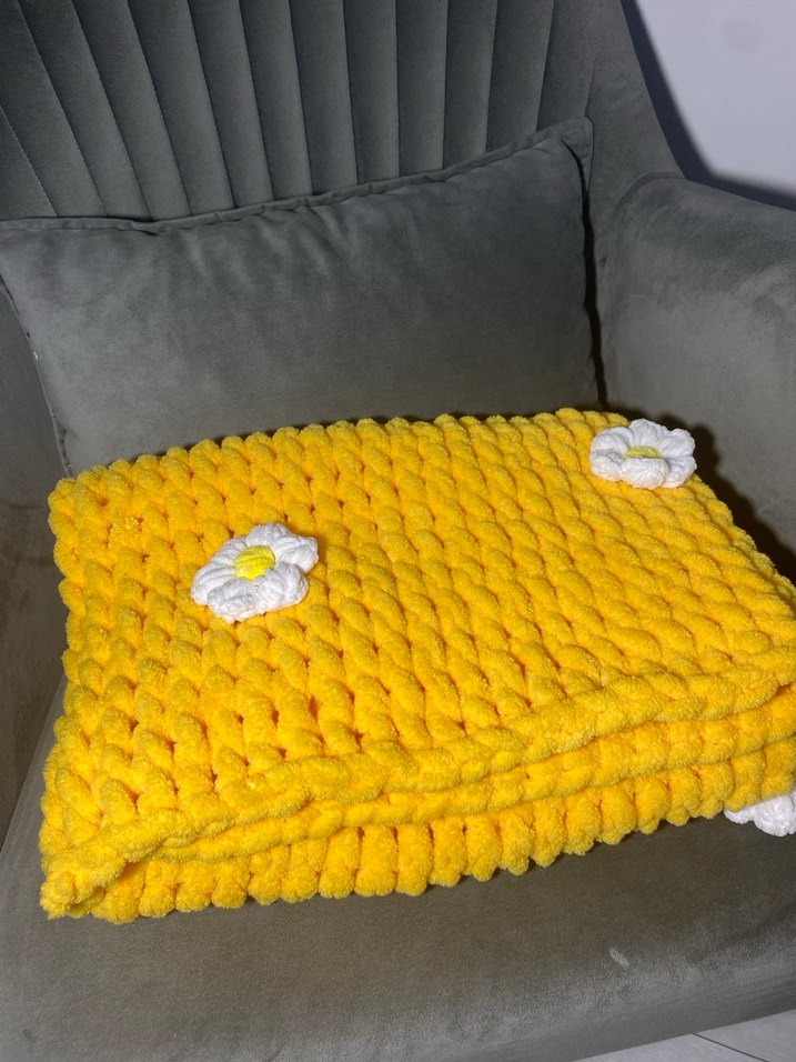 Sarı Nakışlı Örgü Çocuk Battaniyesi - Görsel 3