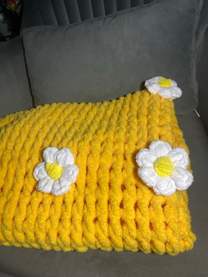 Sarı Nakışlı Örgü Çocuk Battaniyesi - Görsel 4